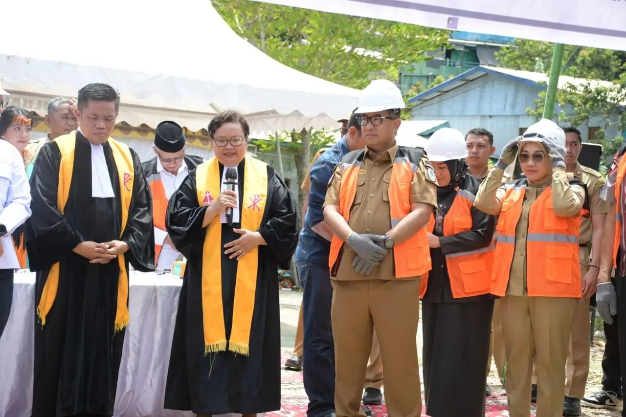 Akmal Malik Lakukan Peletakan Batu Pertama Pembangunan Gereja Toraja Jemaat Mamuju
